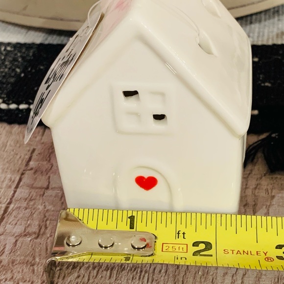 Light Up Ceramic Valentine’s House - Picture 5 of 12